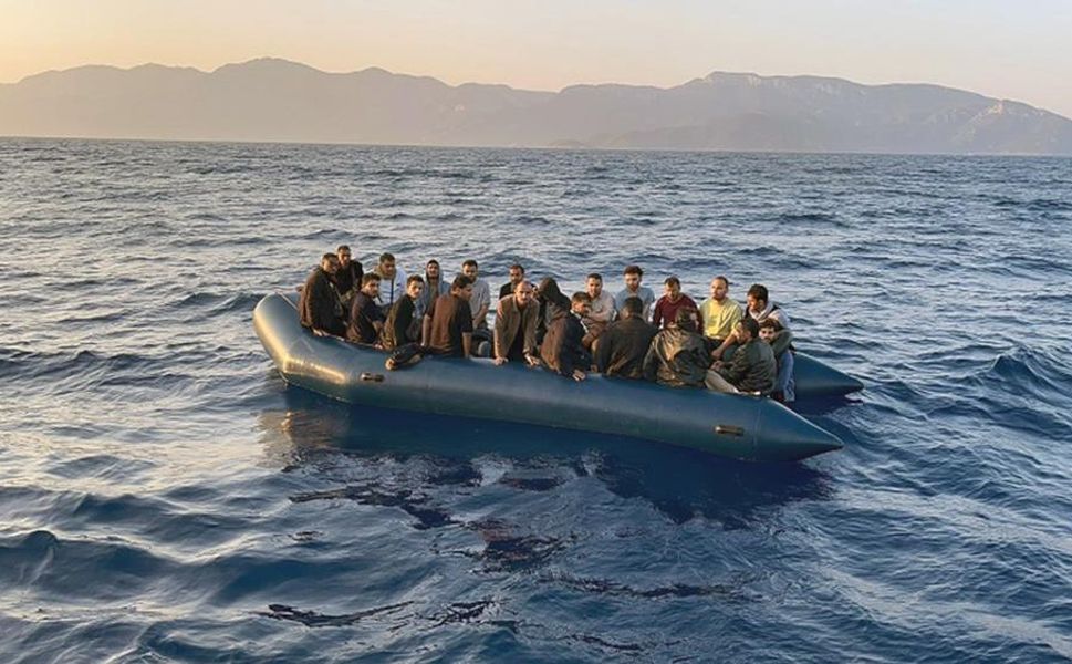 İnsanlık dramı: Yunanistan tarafından geri itilen 21 düzensiz göçmen kurtarıldı