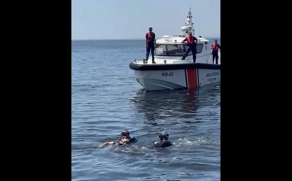 İzmir'de denize düşen genç yaşam mücadelesi veriyor