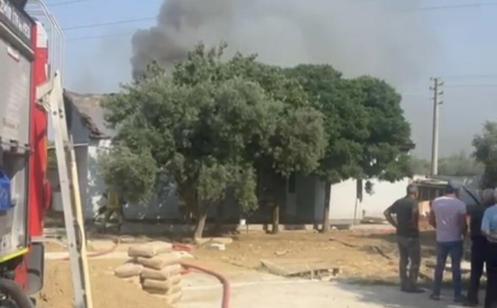 İzmir'de yangın faciası: Alevler evi kül etti... 1 yaşındaki bebeğin durumu ise ağır!