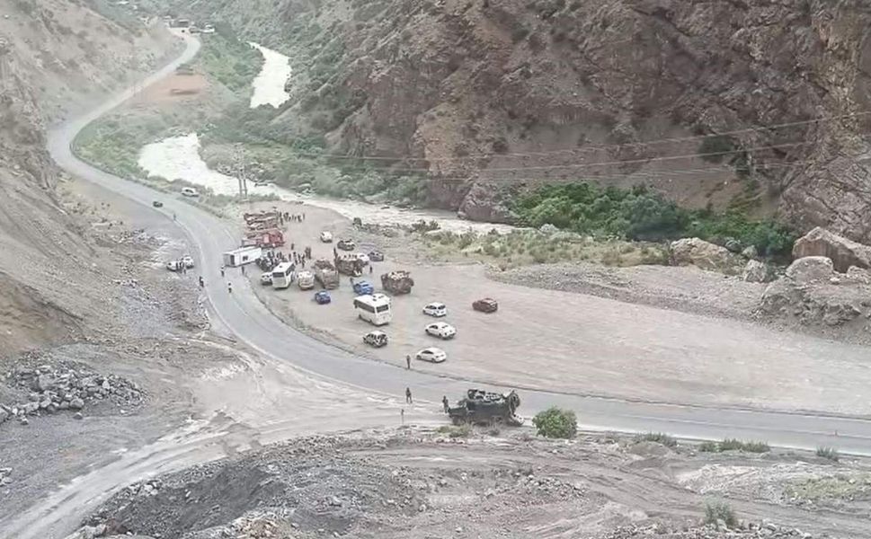 Midibüsün devrilmesiyle 6 asker yaralandı