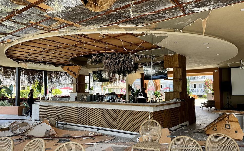 Restoranın tavanı çöktü: Yaralılar var!