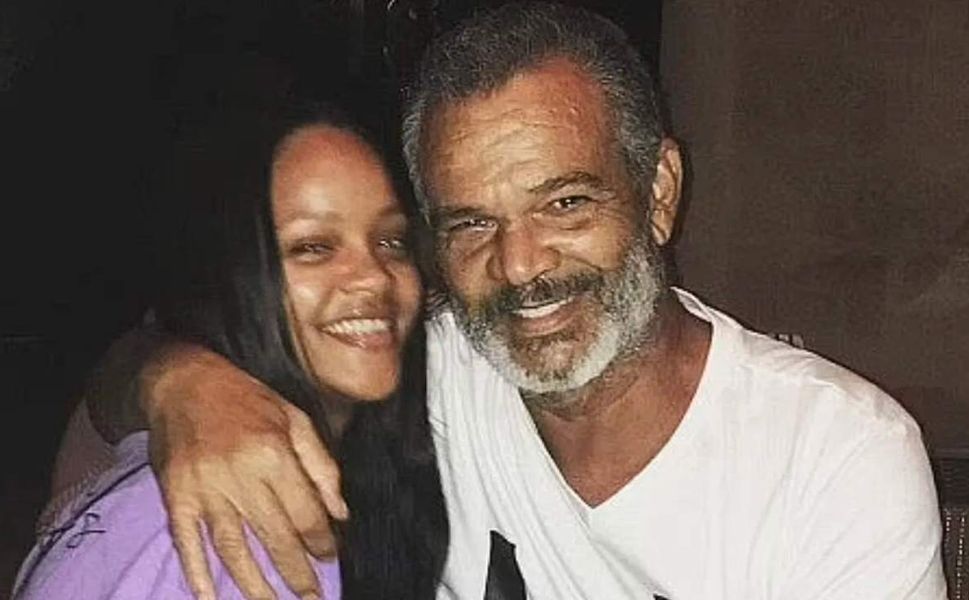 Rihanna'nın babası hayatını kaybetti
