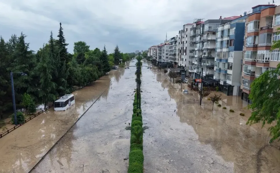SON DAKİKA | Trabzon'da sağanak sele neden oldu: 1 kişi kayıp