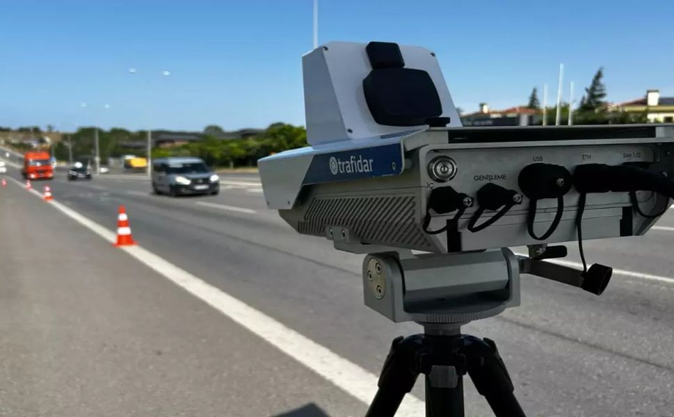 Tuzak radar tartışması büyüyor: Hız levhalarında büyük değişiklik yolda!
