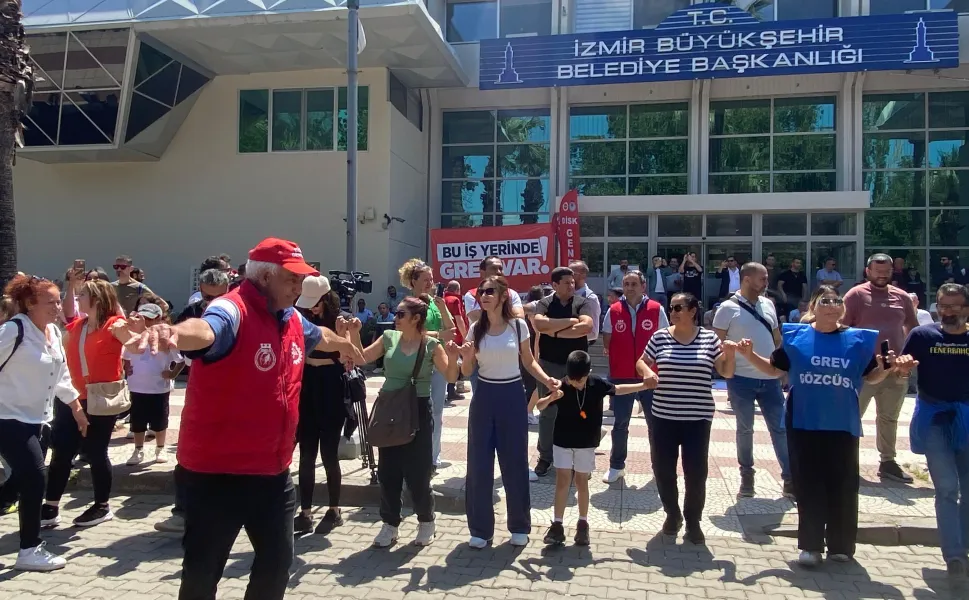 İzmir’de grev 4. güne halayla başladı: Tugay’dan sert karşılık