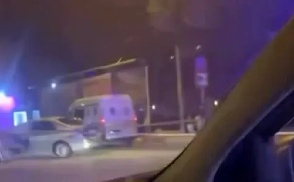 Kontrolden çıkan otomobil baba ve oğluna çarptı: 2 ölü