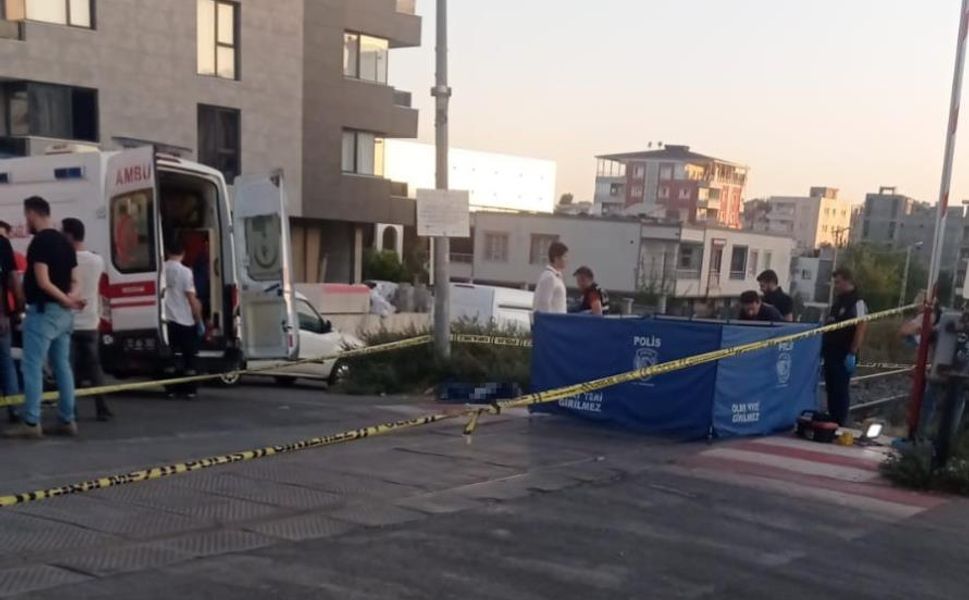 İki genç arasındaki kavga kanlı bitti: Arkadaşını öldürüp intihar etti
