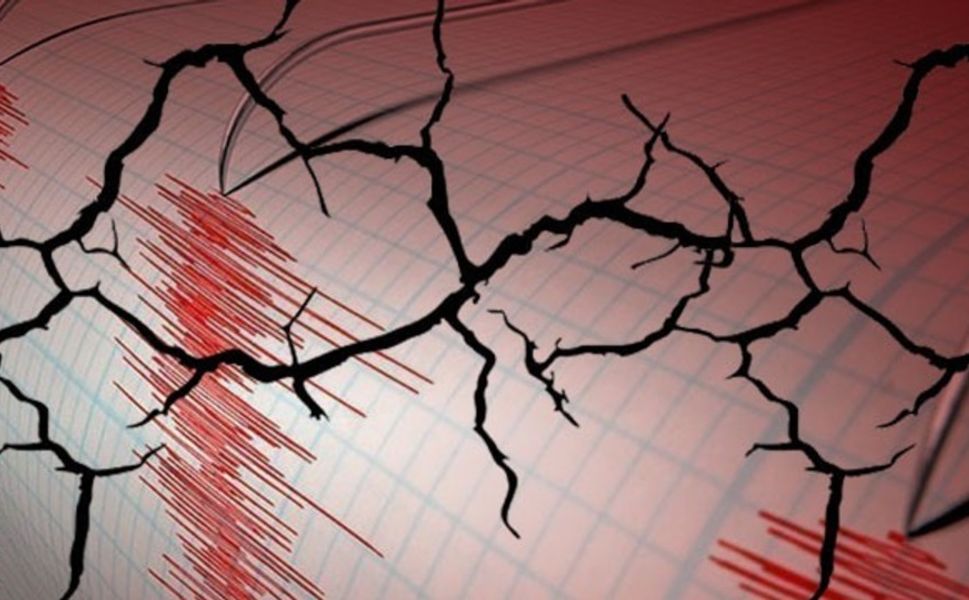 İzmir'de 14.56'da şiddetli bir deprem oldu