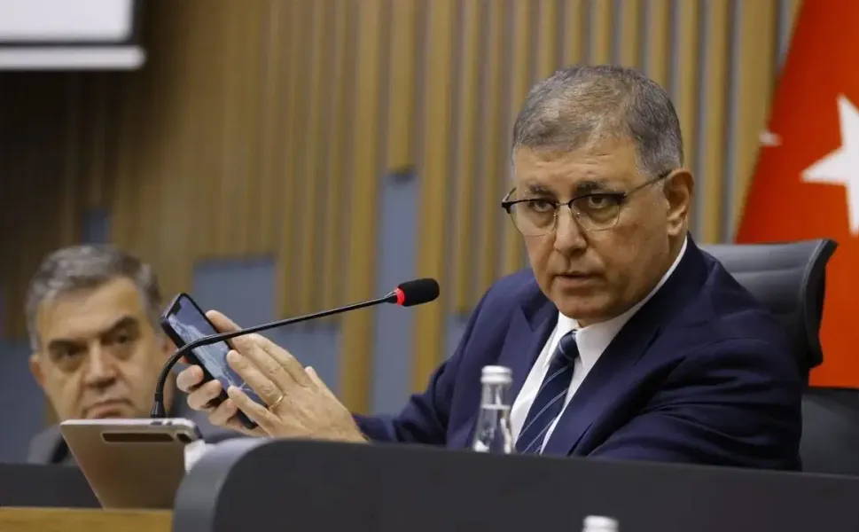 AKP’li meclis üyeleri Tugay’a beceriksiz dedi, CHP’den tepki geldi
