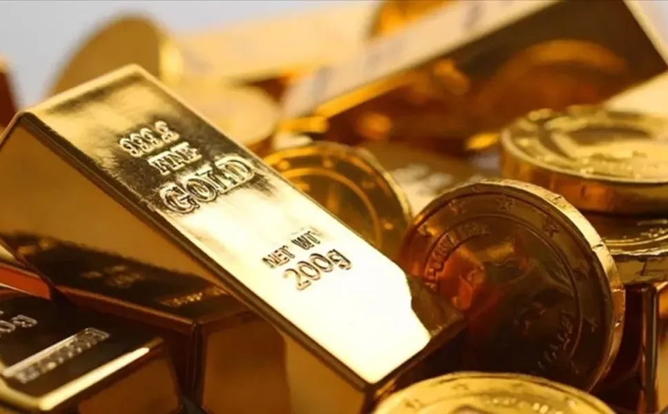 Altında sert süşüş sonrası İzmir’de kuyumcuların önünde uzun kuyruklar oluştu