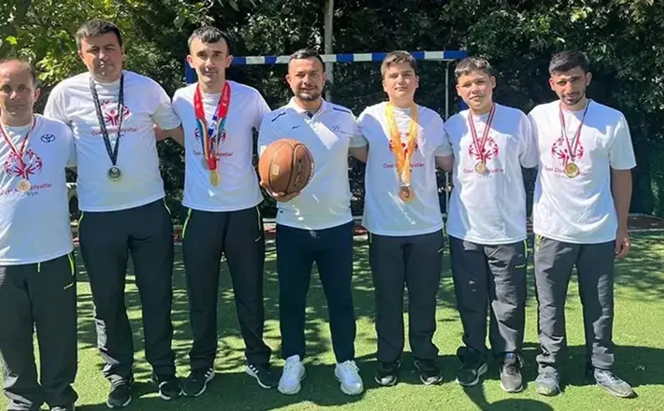İzmir’in engelli basketbolcuları Türkiye şampiyonu oldu