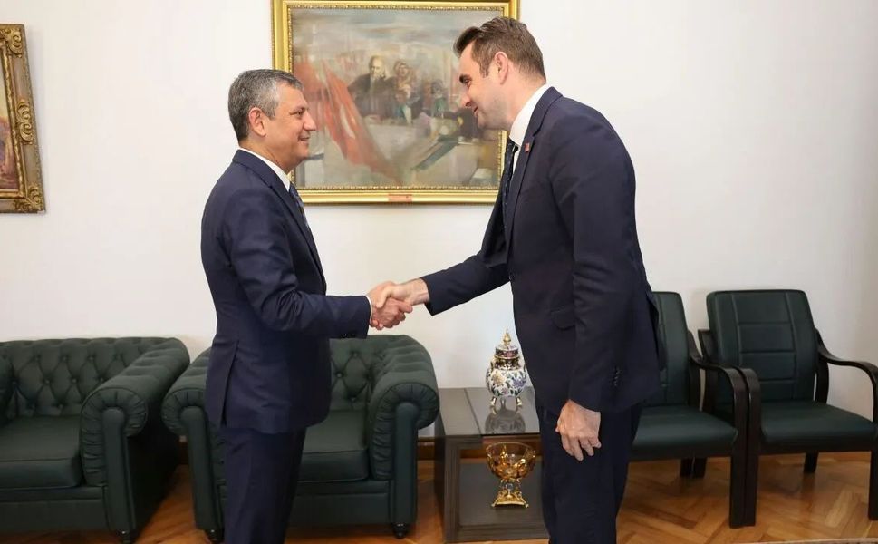 Özgür Özel alternatif il binası için İzmir'e geliyor