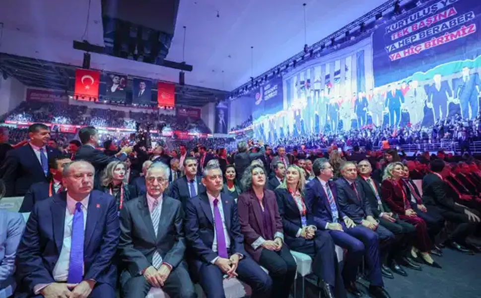 CHP Kurultayı’nda kritik gün: Özgür Özel oyunu kullandı