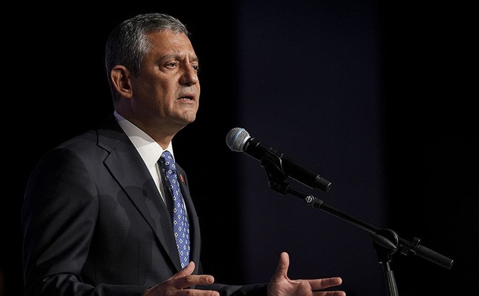 Özgür Özel, CHP Kurultayı’nda yeniden genel başkanlığa seçildi