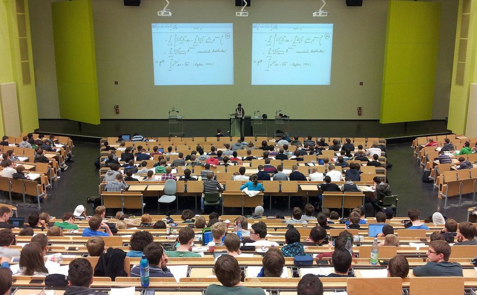 İzmir de pilot il oldu: Üniversitelerde uygulamalı eğitim zorunlu oluyor