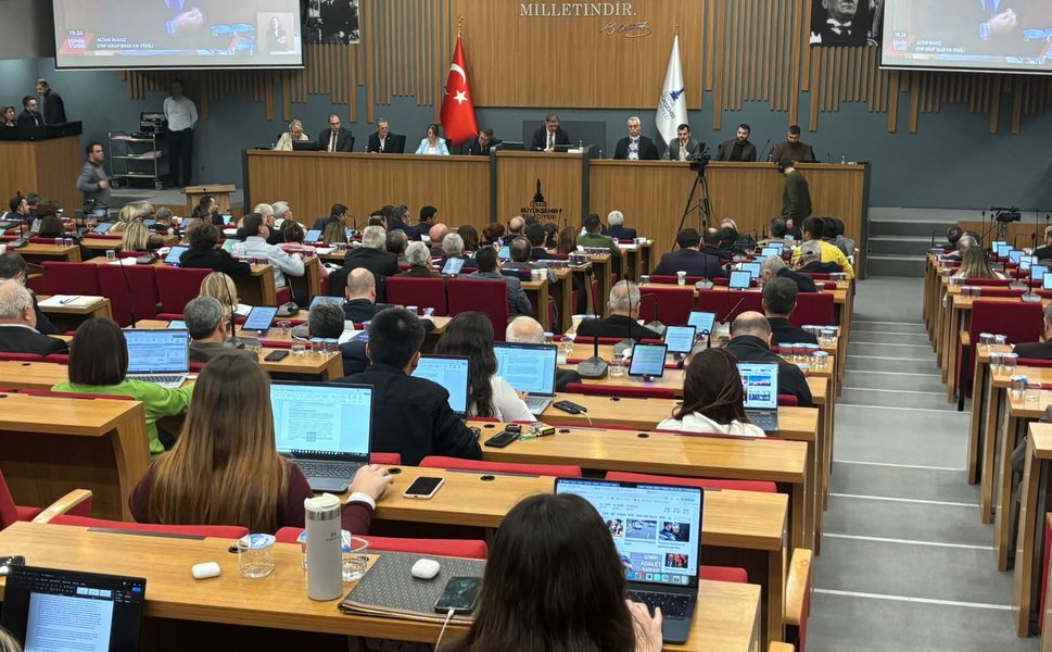İzmir Büyükşehir Meclisi’nde İZSU borçlanması ve kentsel dönüşüm gündemi