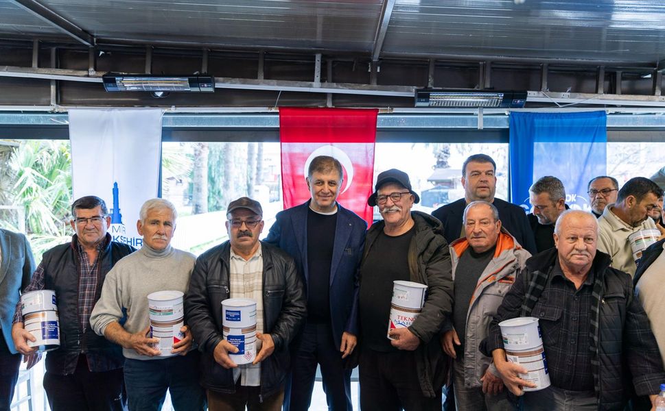 Başkan Tugay'dan küçük ölçekli balıkçıya dayanışma eli