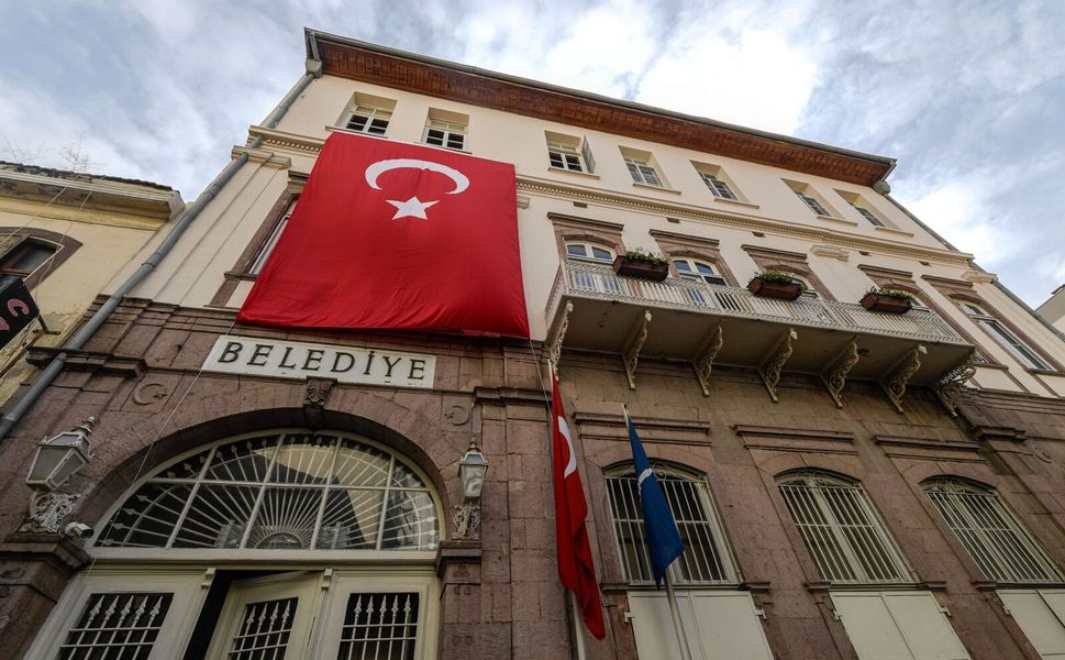 Vakıflar Genel Müdürlüğü'nün Meslek Fabrikası'na el koymasına mahkeme engeli