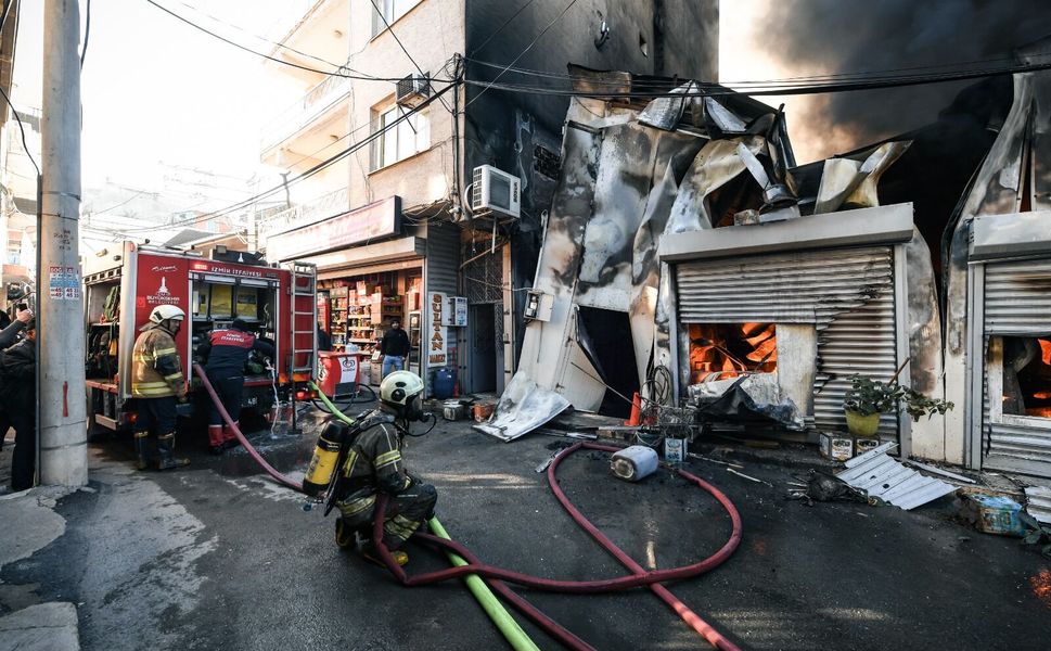 İzmir Buca'da bir işyerinde korkutan yangın