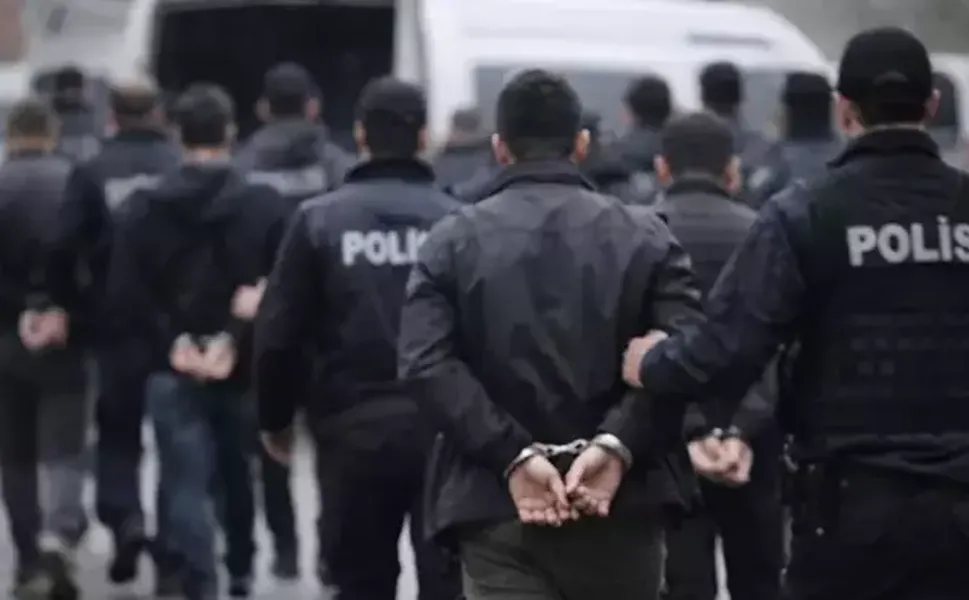 Bakan Gürlek: İzmir merkezli 8 ilde yasa dışı bahis operasyonu düzenlendi