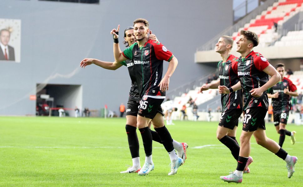 Alpay, Hıdır ve Yasin’den gol şov: Karşıyaka İzmir Çoruhlu FK’yı 3 golle devirdi