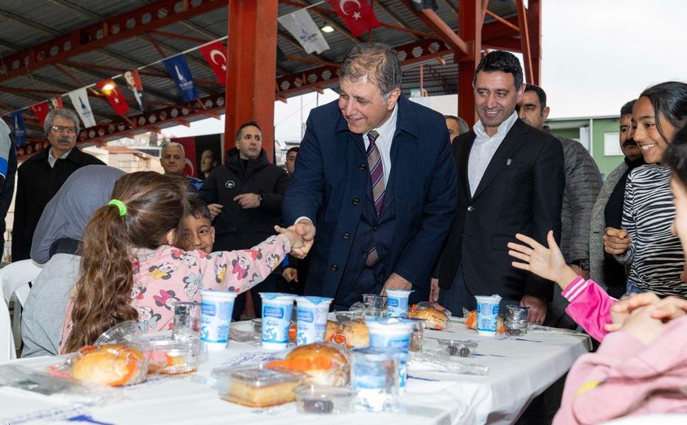 Bayraklı'da gönüller aynı sofrada