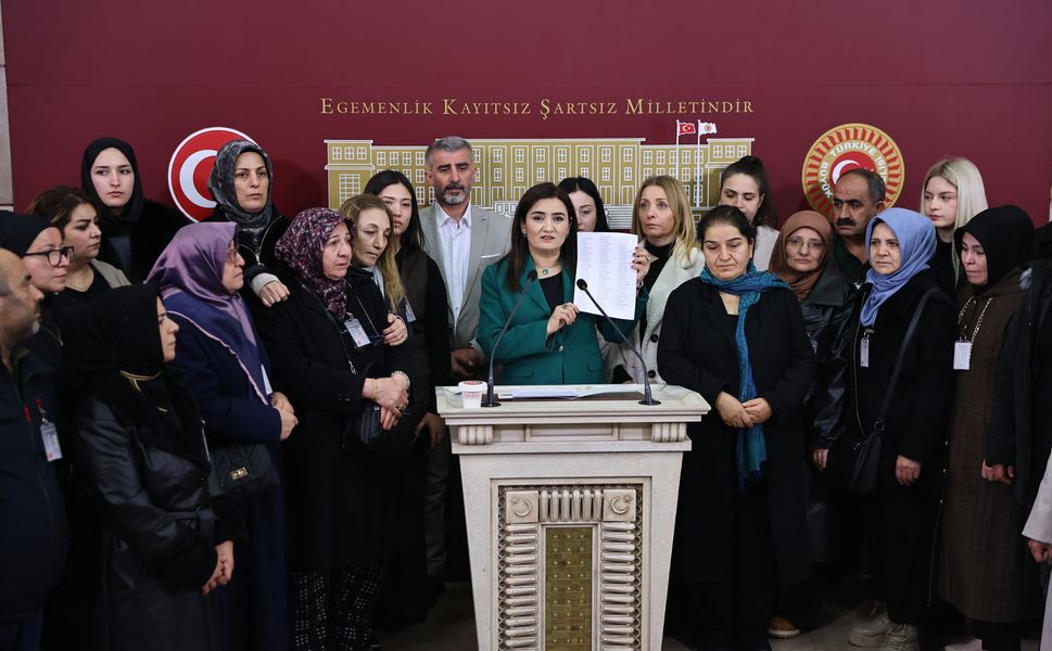 CHP'li Kılıç, adalet arayan aileler ile Meclis’te bir araya geldi