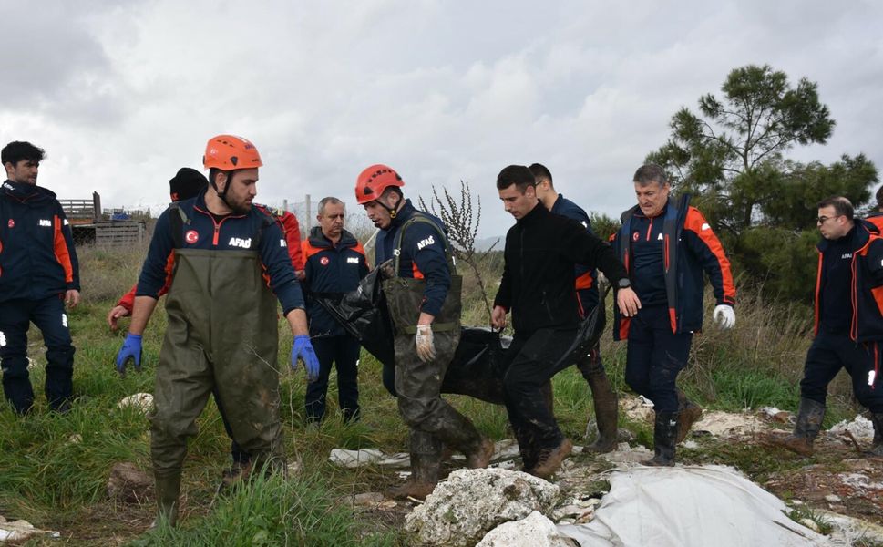 İzmir'de sel nedeniyle 2 kişi daha vefat etti, ölü sayısı üçe yükseldi