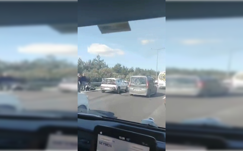 İzmir-Aydın Otoyolu’nda feci çarpışma! İki araç kazaya karıştı