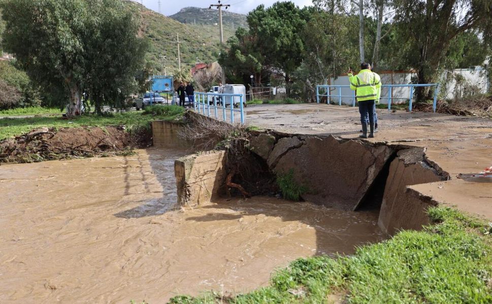 İzmir Büyükşehir Belediyesi’nin yağış seferberliği sürüyor