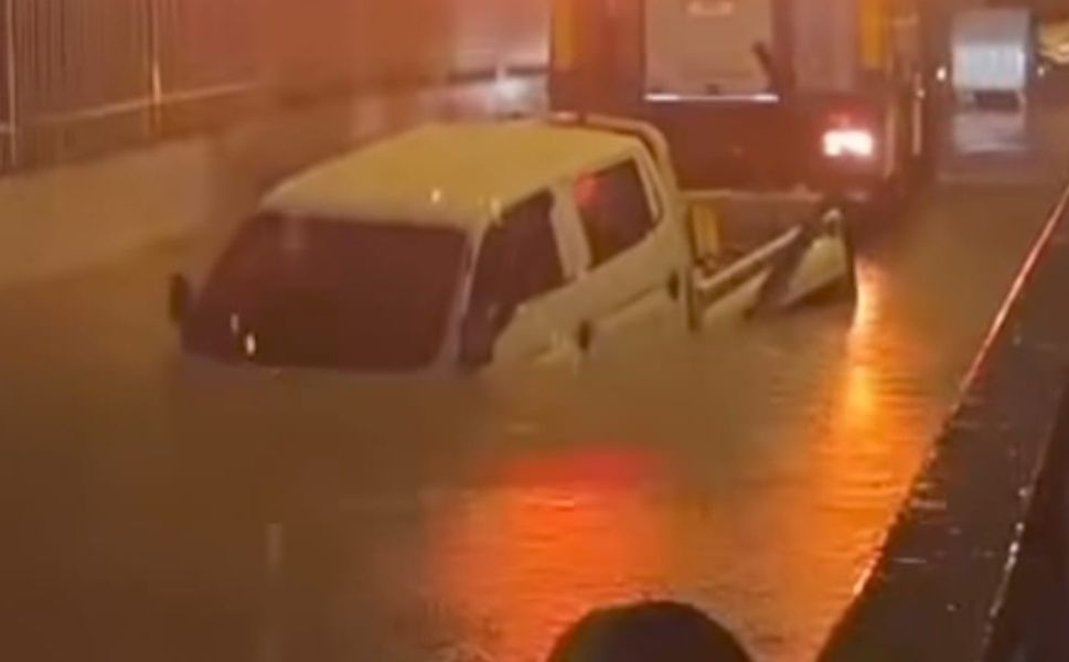 İzmir'de yağışın ardından selde bir kişi vefat etti