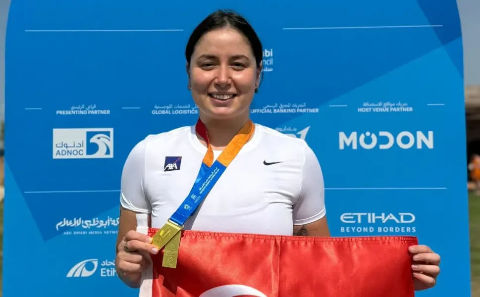 İzmirli milli yüzücü Bengisu Avcı dünya şampiyonu oldu