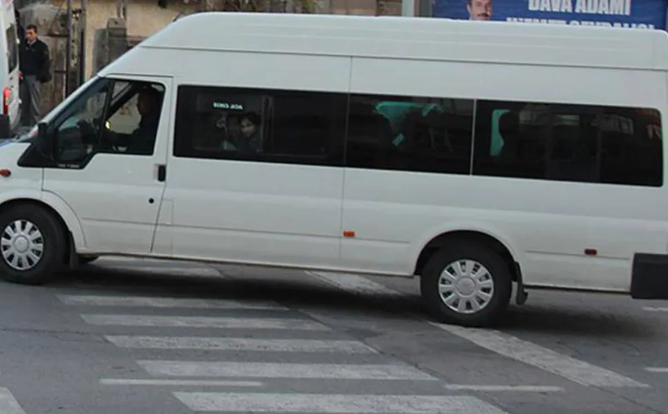 Servis aracının çarptığı ilkokul öğrencisi yaşamını yitirdi