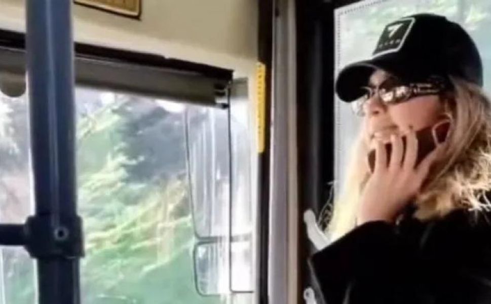 Kendisini savcı olarak tanıtarak hakaret eden kadın tutuklandı