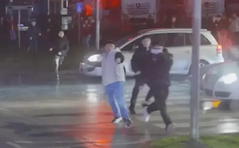 Trabzonspor takım otobüsüne taşlı saldırı! Şüphelilerin görüntüleri ortaya çıktı