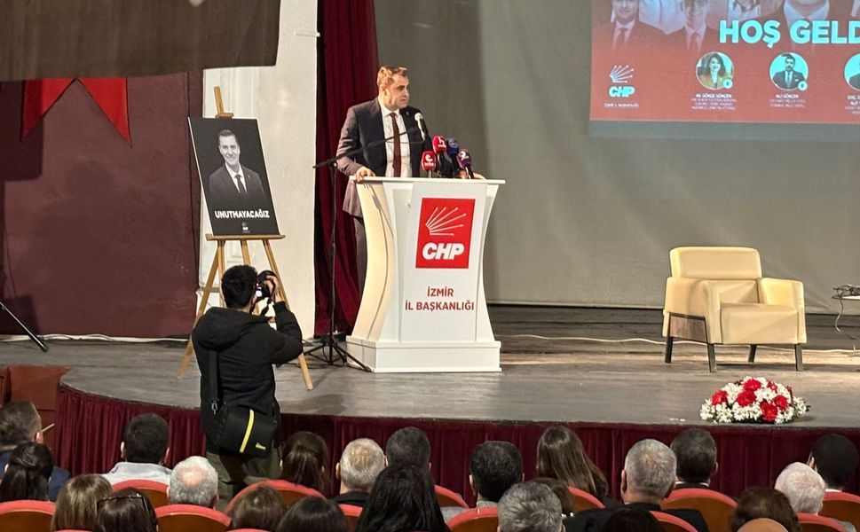 İzmir’de ‘Gerçekleri Bilmeye Hakkınız Var Hukuk Paneli’ yapıldı