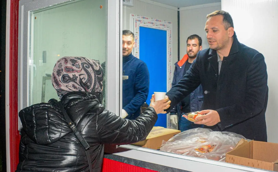 EVKA-3 Metro İstasyonu'nda belediyeden çorba ikramı