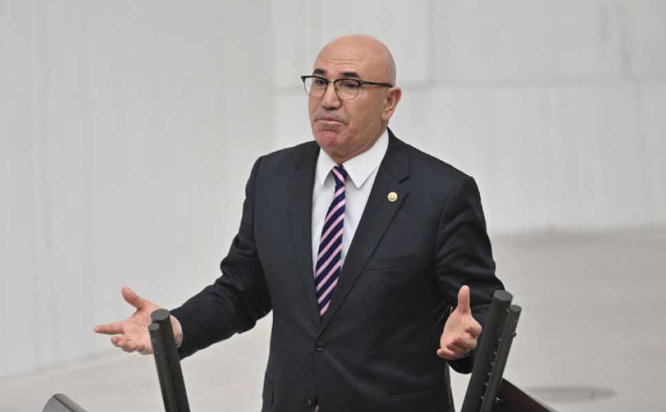 Yemin töreninde büyük arbede! Mahmut Tanal hastaneye kaldırıldı