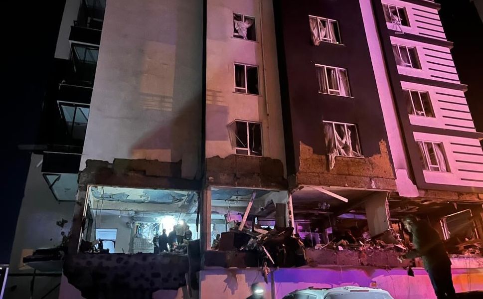 14 katlı binada patlama! Çok sayıda yaralı var