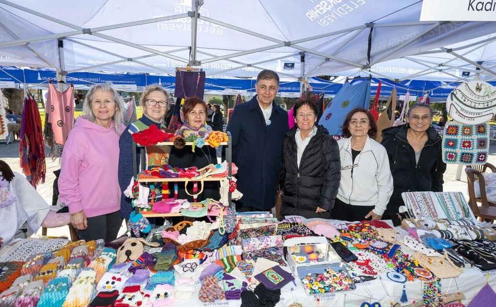 Başkan Tugay, Kültürpark'ta üretici kadınlarla buluştu