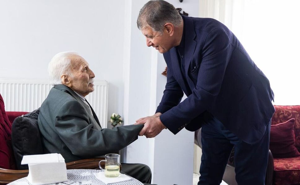 Başkan Tugay’dan 14 Mart’ta ortopedinin çınarına ziyaret