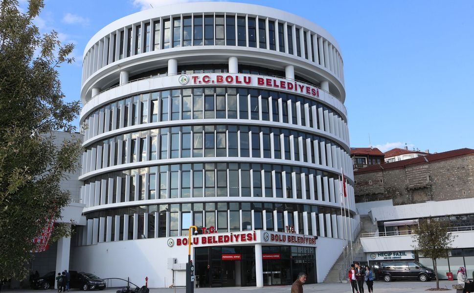 Bolu Belediyesi'ne operasyon: Evrak araması yapılıyor