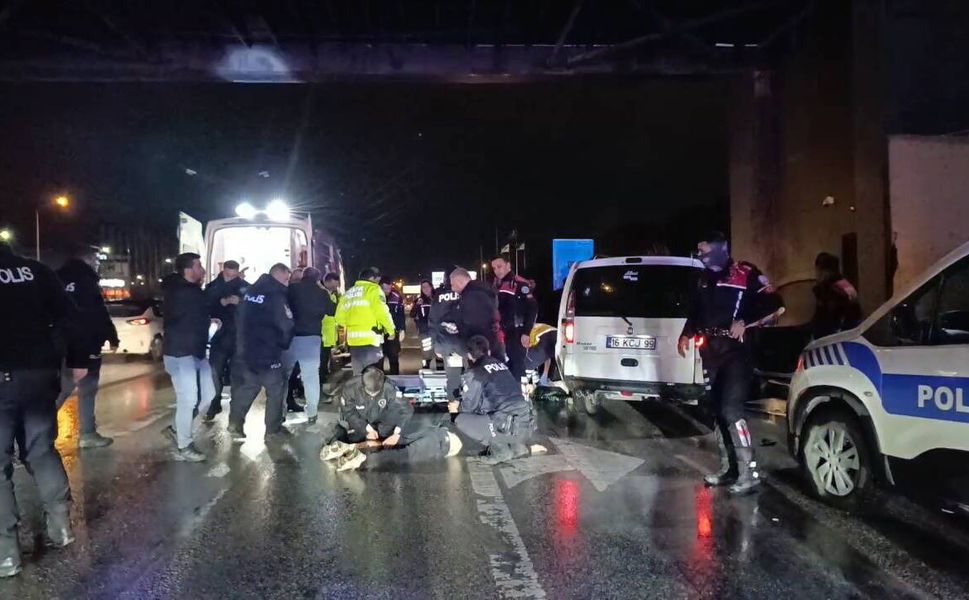 Genç kadın polislerin gözü önünde katledildi