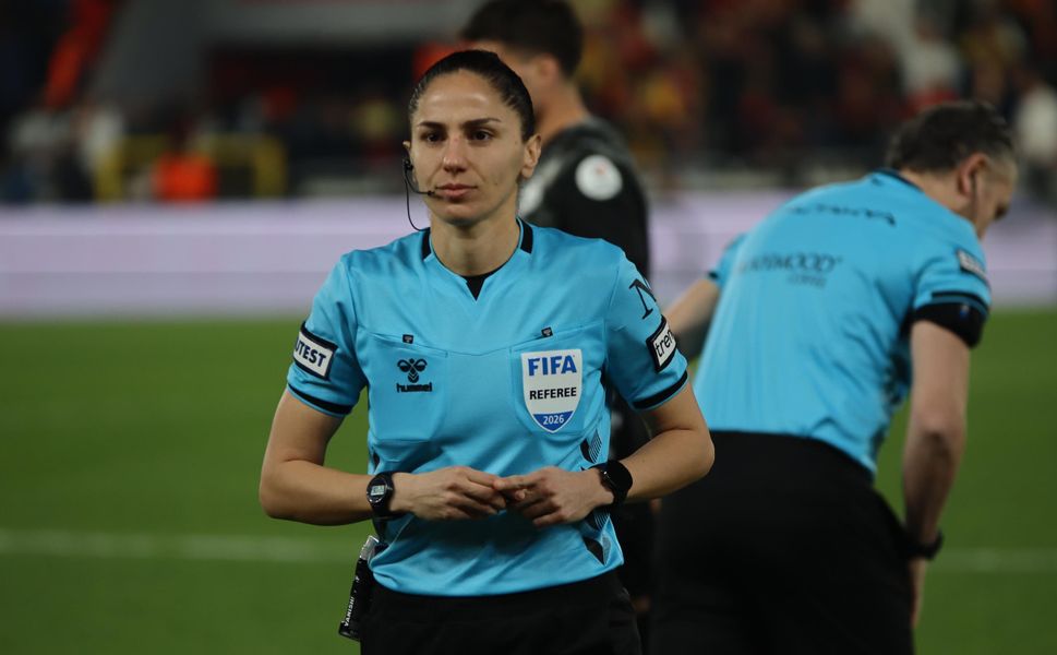Göztepe – Alanyaspor maçı tarihe geçti: 22 yıl aradan sonra kadın hakem düdük çaldı