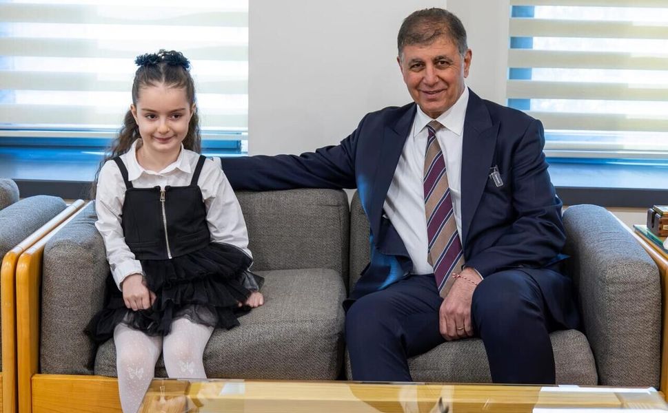 İstiklal Marşı’nın 105. yılında anlamlı buluşma: 4 yaşından beri 10 kıtayı ezbere okuyor