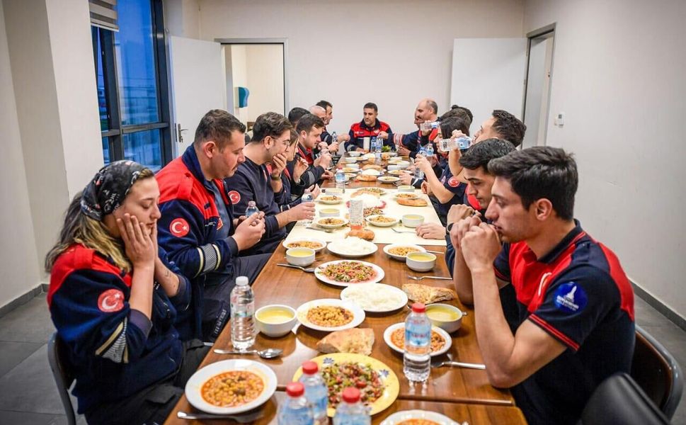 İtfaiyecilerin ramazan geleneği: İftara niyetlenip yangına koşuyorlar