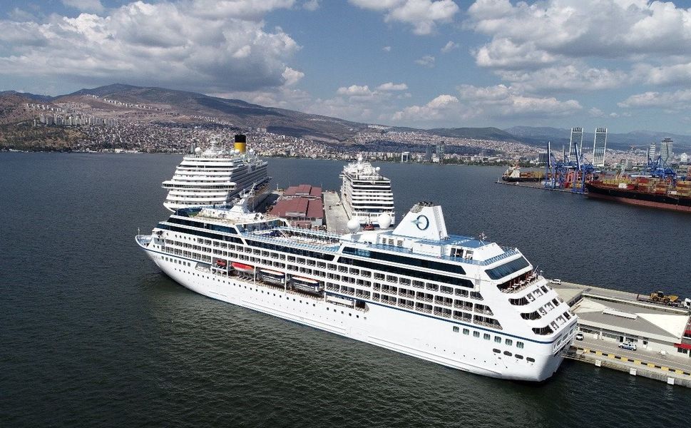 İzmir Alsancak Limanı’nda kruvaziyer yolcusu arttı