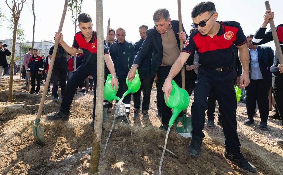 İzmir İtfaiyesi Korusu’na ilk fidanlar dikildi