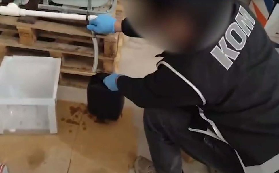 İzmir merkezli dev operasyon: 40 ton sahte etil alkol ele geçirildi