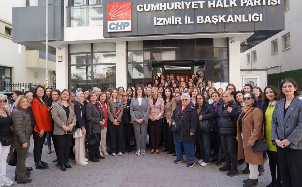 İzmir'de beş yüz kadın CHP'ye üye oldu